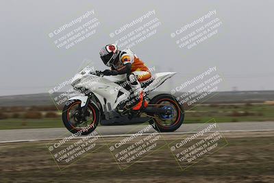 media/Nov-30-2025-TrackDaz (Sun) [[d8b22663df]]/A Group/Session 4 (Wheelie Bump)/